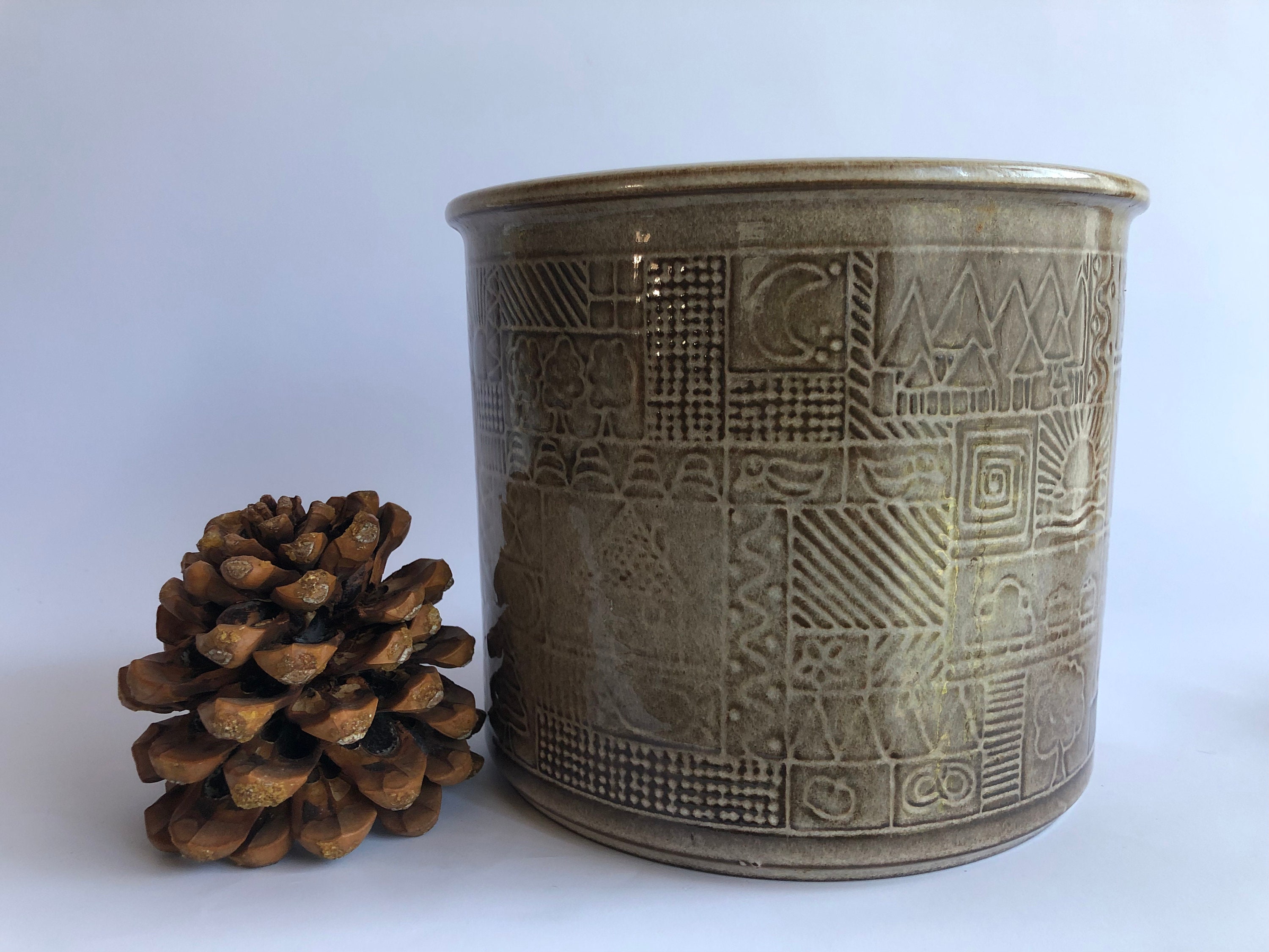 XXL Vintage Ceramic Planter, "Fire Crown" W. Germany, glazed, beige, brown, relief pattern, 80s, 19 cm
