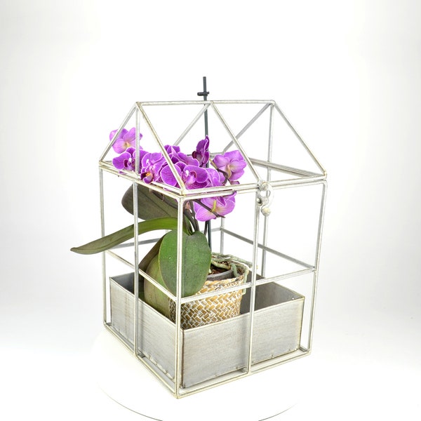 Universal garden house 21x21x33 cm made of metal without glass, therefore usable as a lantern, candle holder or flower pot.