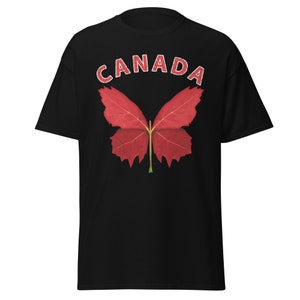 以下が含まれることがあります： 赤い蝶の模様と白い文字で「CANADA」と書かれた黒いTシャツ