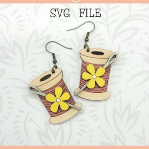 Aiguille à coudre et fil avec des fleurs boucle d'oreille pendante fichier SVG - Glowforge ready - SVG UNIQUEMENT - mannequin - crochet - coudre des chats