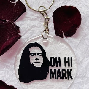 The Room の Tommy Wiseau にインスパイアされた手作りのキーホルダー。