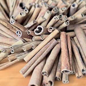 CINNAMON STICKS (6-8cm), Natural DRIED Cinnamon for Crafts and Decoration, Wreaths, Potpourri, Rustic Displays, and Christmas Table Decor