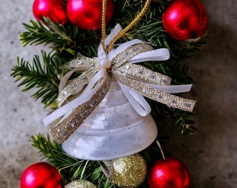 Décoration de sapin de Noël en forme de clochette perlée - Décorations de Noël uniques en forme de coquille de troca - Élégante boule de sapin écologique pour les fêtes