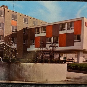 MOHAWK MOTOR INN in Cincinnati, Ohio -  Vintage Postcard of Motel