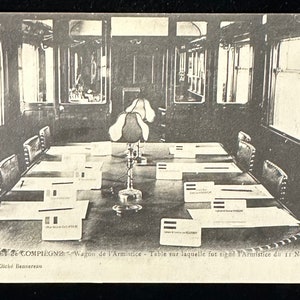 Foret de Compiegne- Wagon de l&#39;Armistice- Table sur laquelle fut signe l&#39;Armistice du 11 Novembre 1918- Vintage Postcard