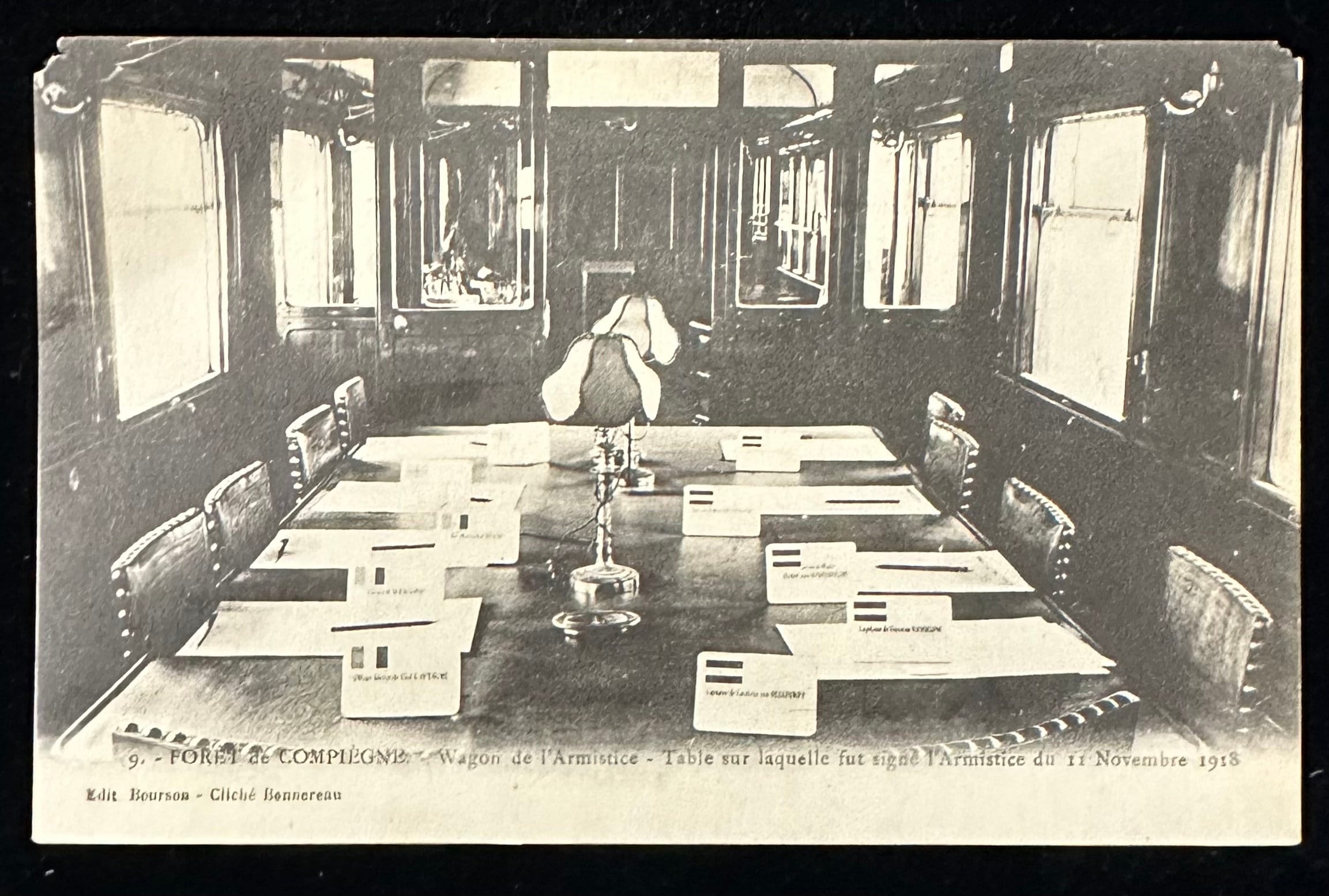 Foret de Compiegne- Wagon de l'Armistice- Table sur laquelle fut signe l'Armistice du 11 Novembre 1918- Vintage Postcard