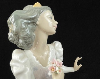 Lladro Figurine &quot;Quinceanera&quot; #6650 Glossy Porcelain Spanish Girl Figurine Celebration 15