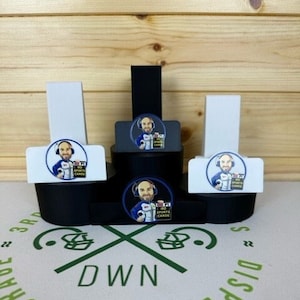 Personalisierter benutzerdefinierter Podium-Kartenständer - Display für Sammlerkarten und Erinnerungsstücke - Tolle Geschenkidee