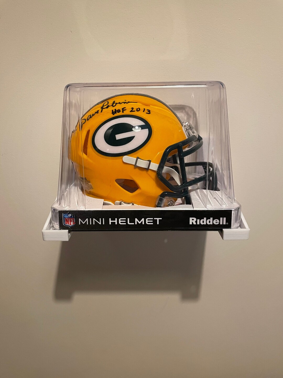 Mini Helmet Wall Mounted Wings Stand Display for Collectable Helmets in