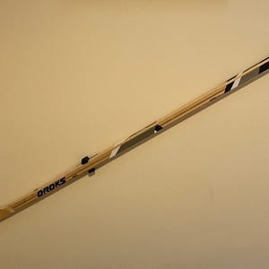 Soporte para palos de hockey sobre hielo - Estante de exhibición de pared de tamaño completo - Objetos de colección y recuerdos - Regalo para fanáticos de la NHL y el hockey