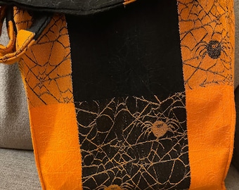 Bolsa de mano/mercado naranja y negra con arañas de Halloween