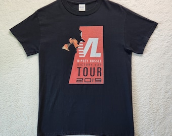 Camiseta Nipsey Hussle para adulto, talla pequeña, color negro, estilo rap, recuerdos de gira, hip-hop, para hombre