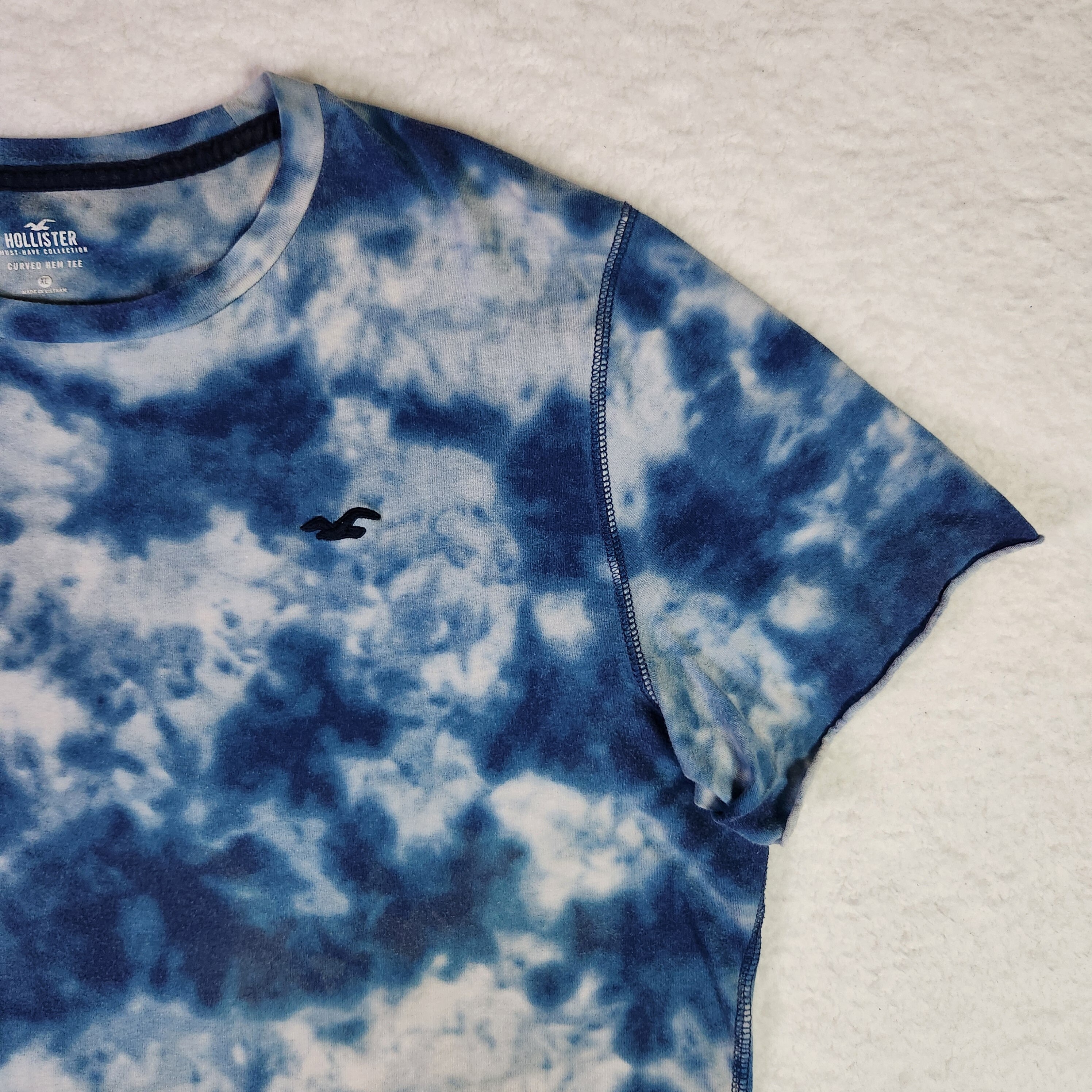 Hollister must have collection curved hem tee 2025