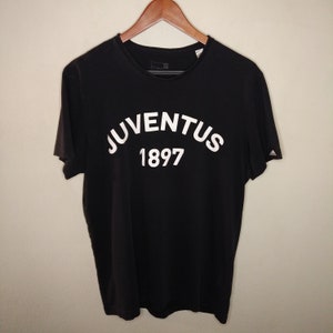 Black & Gold / Juventus ⚪️⚫️  Football shirt designs, Soccer outfits,  Sport shirt design