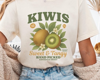 Camiseta vintage de kiwi, camiseta de frutas tropicales, camiseta de mercado de agricultores, diseño retro de kiwi, camiseta veraniega dulce y ácida, camiseta unisex con estampado de frutas.