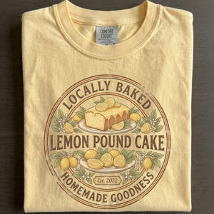 Camiseta con estampado de pastel de limón, camiseta retro de panadería con colores cómodos, regalo vintage para amantes de la comida con temática de limón, camiseta unisex con estética de postre cítrico.