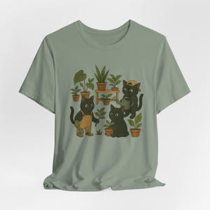 植物シャツ、黒猫ガーデニング、かわいい植物愛好家Tシャツ - 面白い猫ママへのギフト - 気まぐれな猫ガーデンTシャツ - 観葉植物猫愛好家ユニセックスTシャツ