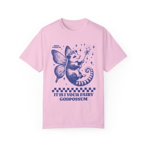 C'est moi ta chemise fée Godpossum, chemise drôle d'amant d'opossum, chemise fée Godpossum, T-shirt rétro drôle de couleurs de confort unisexe