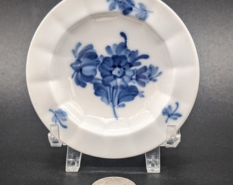 Royal Copenhagen “Blue Flowers” Ribbed Butter Pat, #10-8554, Circa 1968