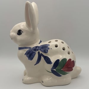 Pottery by Levine Richmond CA – Potpourri Bunny Rabbit – Made in USA 1980’s Floral Pattern
