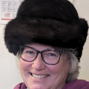 Womans Dark Brown Fur Hat Circa 1960s-1970s image 7