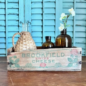 Weathered & Worn Vintage 5 Lb. Swift&#39;s Brookfield Wood Cheese Box With Great Graphics - Vintage Cheese Box, Vintage Advertising, Christmas