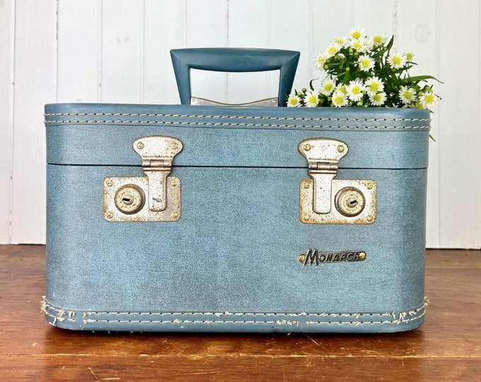Awesome Vintage Monarch Luggage Company Train Case With Keys in