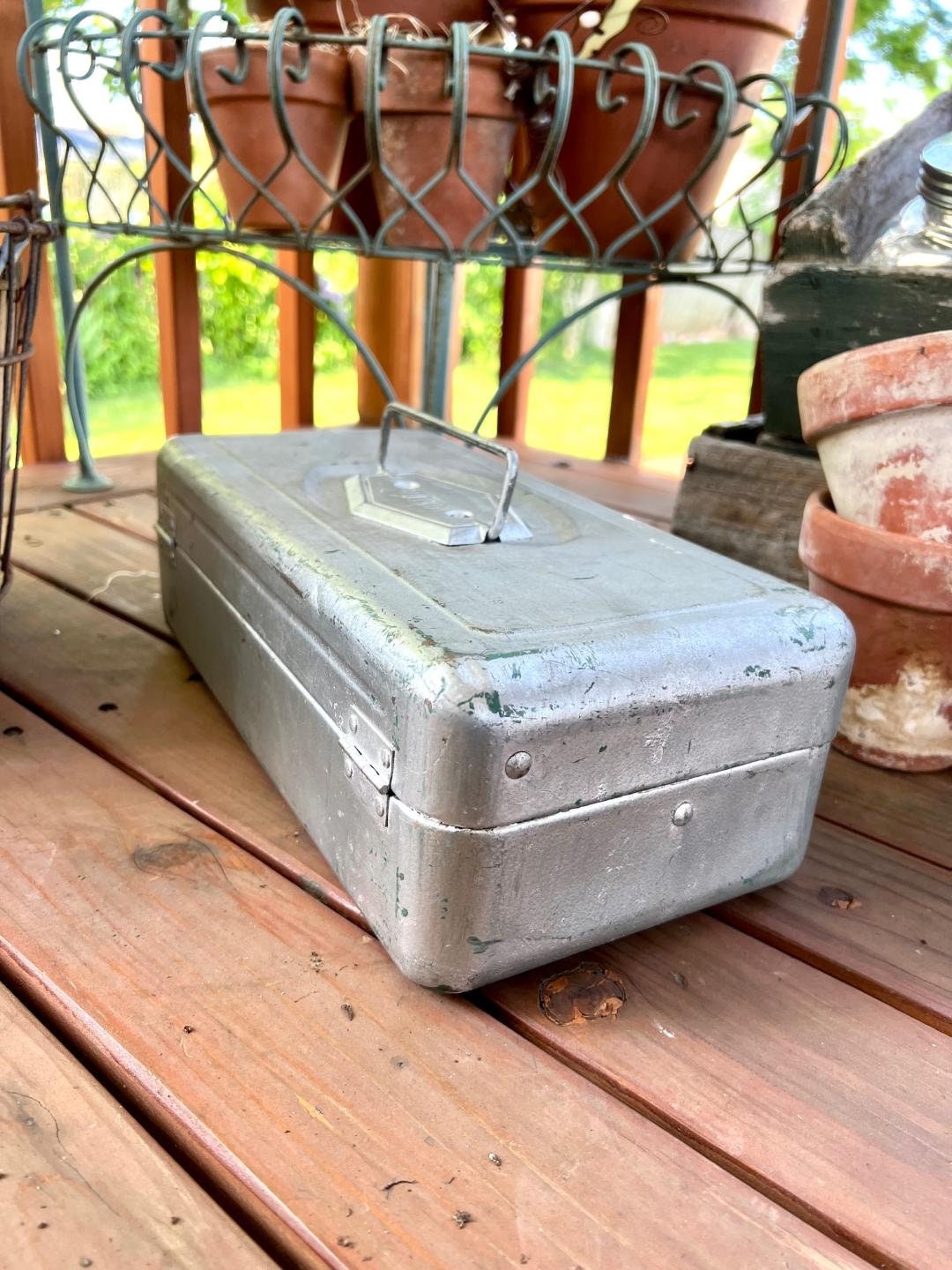 Antique Metal Tackle Box w/ Misc. Antique Fishing Supplies - Gavel Roads  Online Auctions