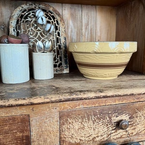 Beautiful Antique Yellowware / Stoneware &quot;Pie Crust&quot; Bowl, Brown Stripes - Farmhouse, French Country, Kitchen Décor, Yellowware Bowl