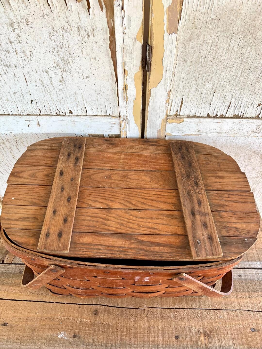 Beautiful Vintage Wov-n-wood by Jerywil Picnic Basket - Farmhouse