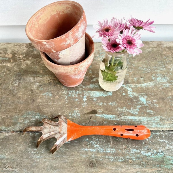 Wonderful Vintage Chippy Orange Metal Garden Claw / Garden Cultivator - Farmhouse, Vintage Garden Tools, Cottage Décor