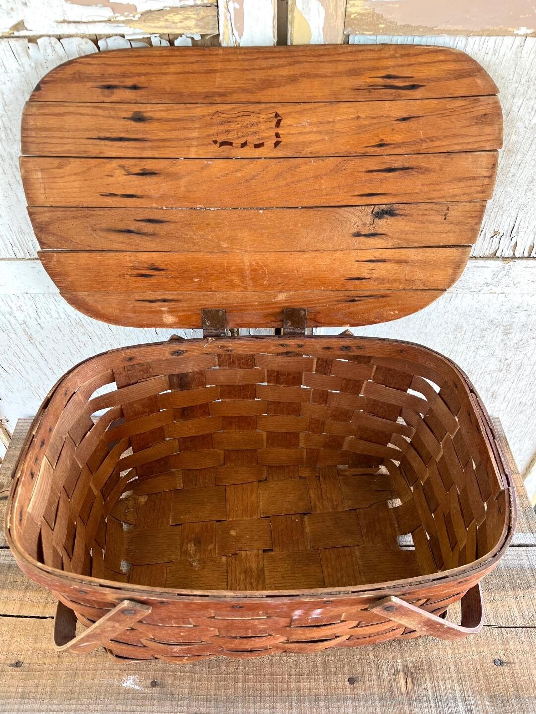 Beautiful Vintage Wov-n-wood by Jerywil Picnic Basket - Farmhouse