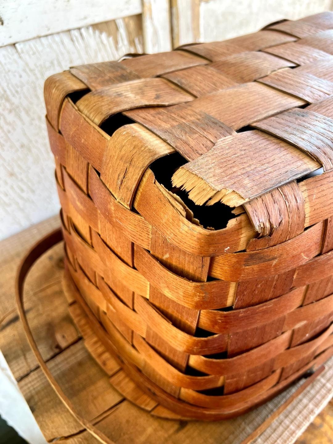 Beautiful Vintage Wov-n-wood by Jerywil Picnic Basket - Farmhouse