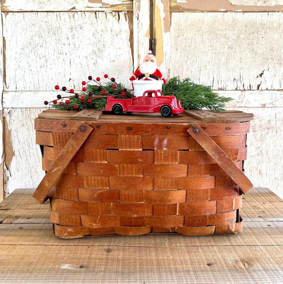 Beautiful Vintage Wov-n-wood by Jerywil Picnic Basket - Farmhouse