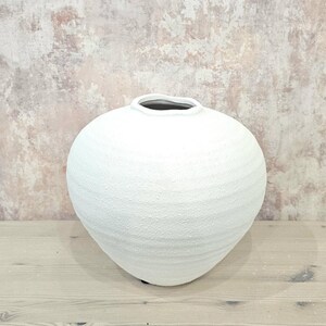 Regola Textured White Ceramic Vase
