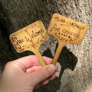 Mini letrero de jardín de hadas, marcador de plantas de bienvenida de hadas, estaca de maceta de bruja, estaca mágica de hadas, decoración pequeña y caprichosa para apartamento