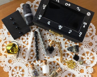 Witchy Vibes Scrying Travel Altar All Black Onyx Goth Aesthetic Smooth Black Resin Top Witchcraft Box Dark Academia Scry Mirror Set Pendulum