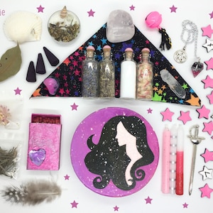 Star Seed Deluxe Altar Kit Kit da viaggio grande strega cosmica Bellissima confezione di stregoneria con set di rune stellari Rosa viola Spazio Divine Feminine