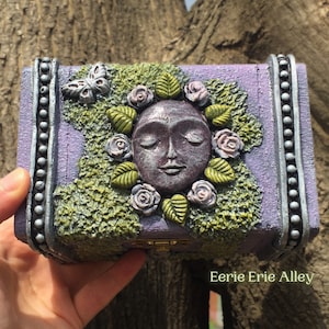 Lady of The Woods Altaar Box Pastel Esthetisch Natuur Thema Alter Chest Magische Woodland Vibes Snuisterijdoosje Altaar Ruimte Decor of Reiskoffer