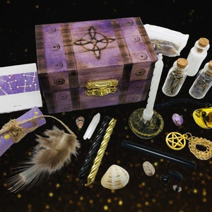 Witch&#39;s Knot Travel Altar Kit; Pocket Alter Space Witchy Purple Box Witchcraft Bundle Witch Gift Dark Aesthetic Pagan Wiccan Wood Burned Box