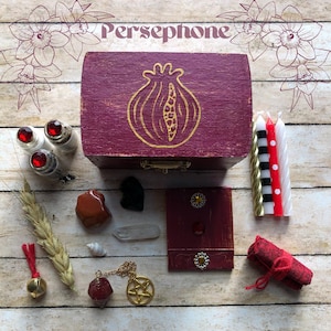 Kit de Altar de Viagem Perséfone Caixa de Altar Compacta de Bruxas de Romã Pacote Inicial de Deusa com Vibrações de Bruxas Conjunto Estético de Bruxaria de Estilo Clássico
