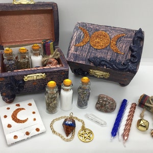 Triple Moon Travel Altar Kit Portable Witchcraft Alter Blue and Copper Moon Symbol Mini Witch Box Dark Academia Wicca Set Pagan Goddess Kit