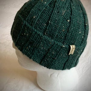 Beanie Mütze aus Wolltweed. Handgestrickt. Passend für Männer oder Frauen. Wolle Tweedgarn. Sehr dehnbar für jede Kopfgröße. Warm und behält Form gut. Bild 10