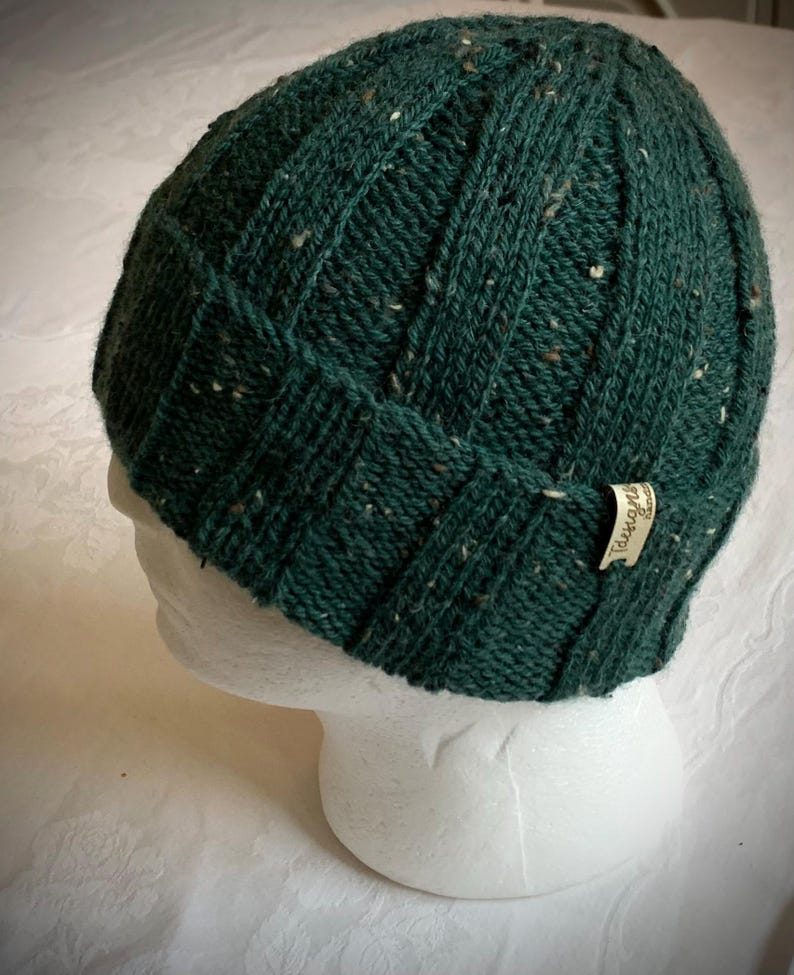 Beanie Mütze aus Wolltweed. Handgestrickt. Passend für Männer oder Frauen. Wolle Tweedgarn. Sehr dehnbar für jede Kopfgröße. Warm und behält Form gut. Bild 10