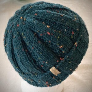 Beanie Mütze aus Wolltweed. Handgestrickt. Passend für Männer oder Frauen. Wolle Tweedgarn. Sehr dehnbar für jede Kopfgröße. Warm und behält Form gut. Bild 8