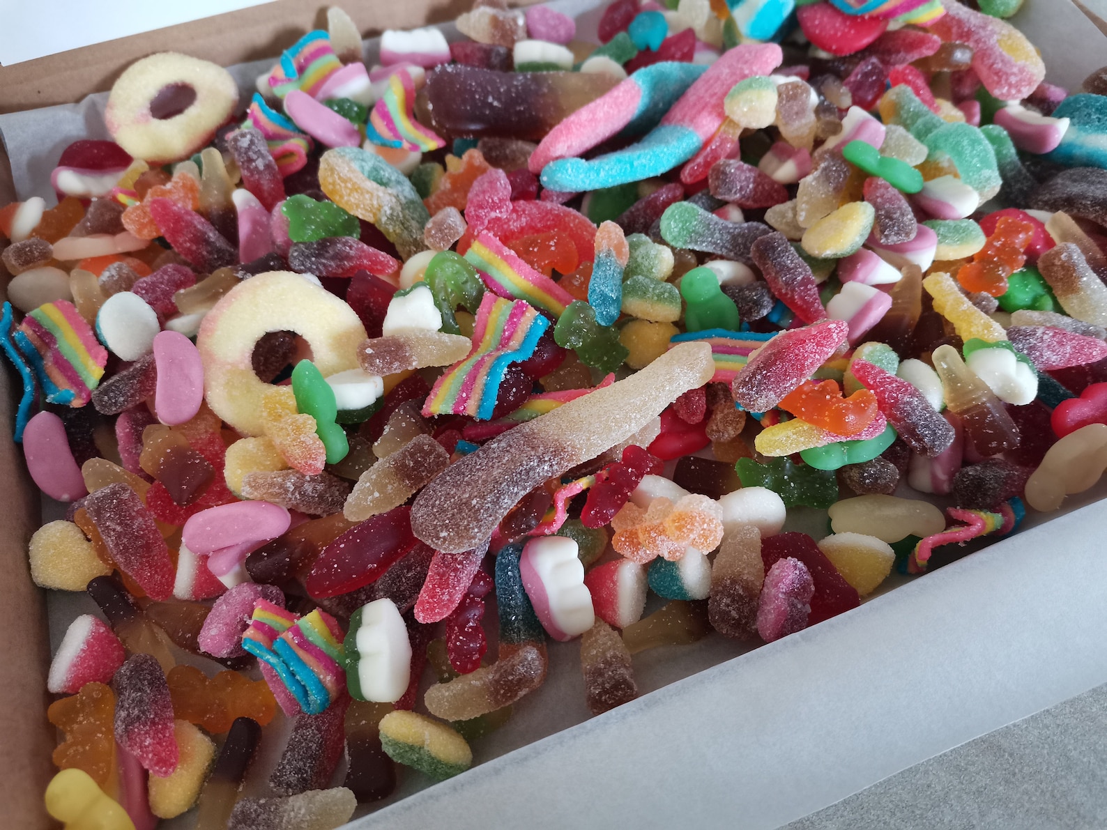 Pick And Mix Sweet Boxes 1kg/800g/400g Retro Sweets Pick Etsy Pick And Mix Sweet Boxes 1kg/800g/400g Retro Sweets Pick Etsy