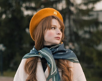 Set of mustard colored wool beret and designer scarf | Set of gren blue scarf and felt beret | Perfect painter's gift for her | Moon pattern