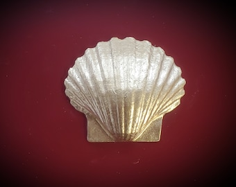 concha de vieira dorada