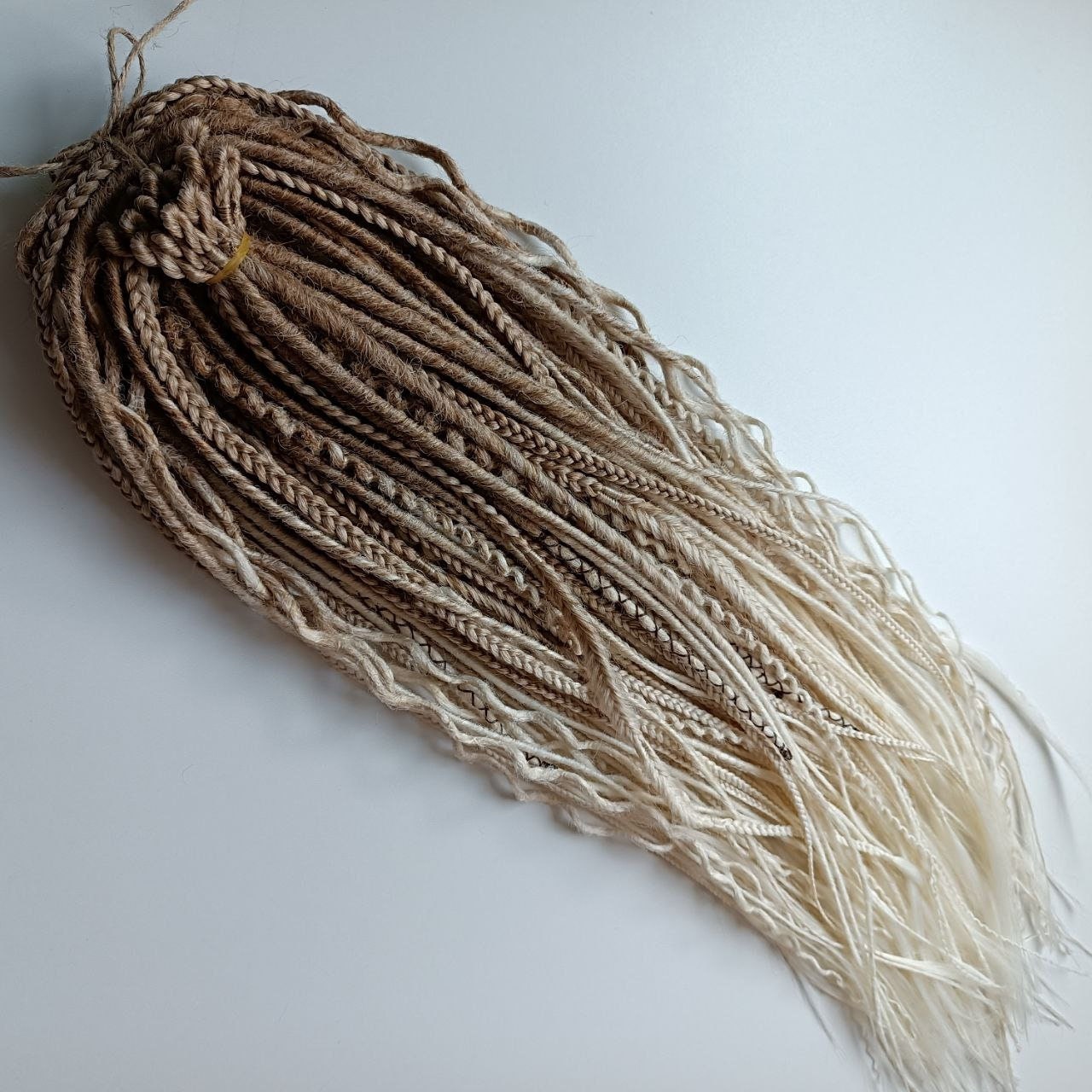Dünne DE und SE Synthetische Dreadlocks und Zöpfe mit verschiedenen Texturen / Light Ombre Dreadlocks / Verlängerungs Dreadlocks / Blonde Dreadlocks