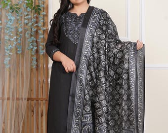 Geborduurde Kurti-set van Khadi-katoen: zwarte dupatta-zijde, feestkleding
